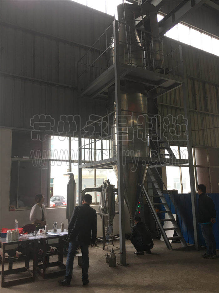 Hollow particles spray granulating dryer