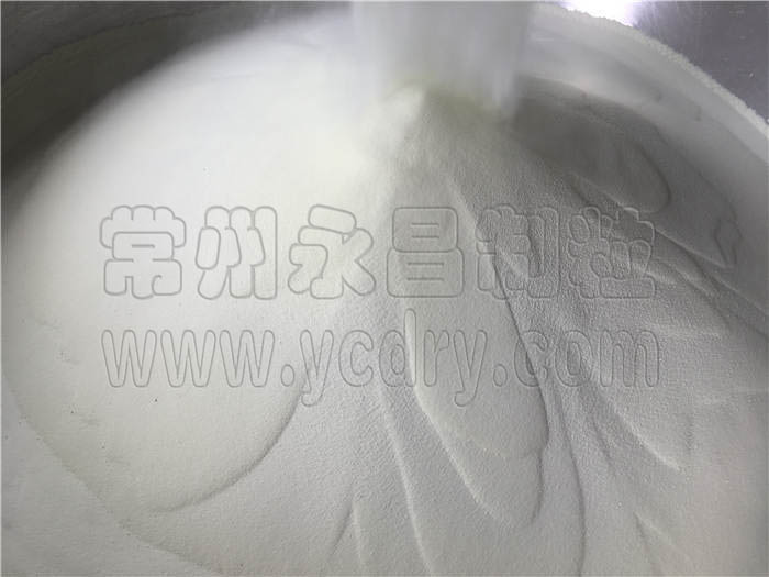 Zeolite granulating spray dryer